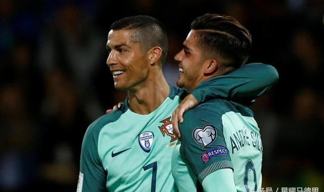 德甲射手榜竞争激烈,多名前锋争夺金靴殊荣