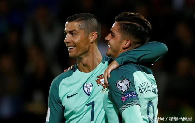 德甲射手榜竞争激烈,多名前锋争夺金靴殊荣  德甲射手榜竞争激烈,多名前锋争夺金靴殊荣